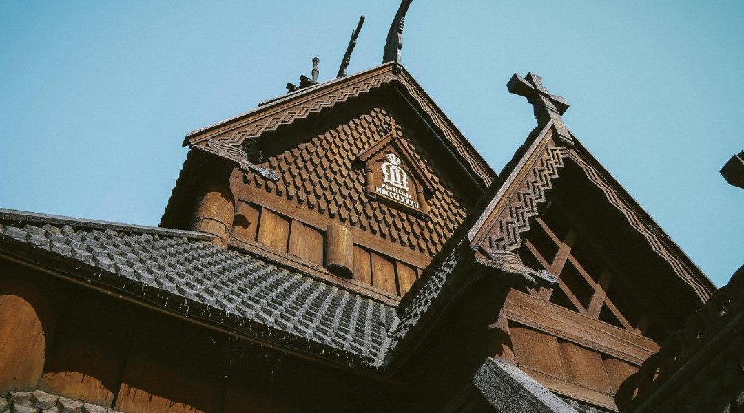 Les Étapes Clés de la Construction d’une Maison en Bois : De la Fondation à la Finition