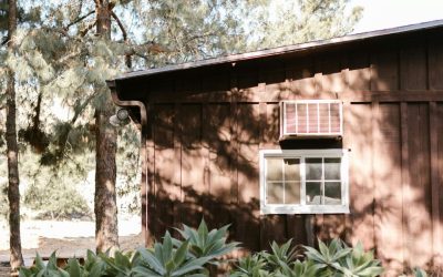 L’Intégration des Énergies Renouvelables dans une Maison en Bois : Solutions Pratiques et Durable