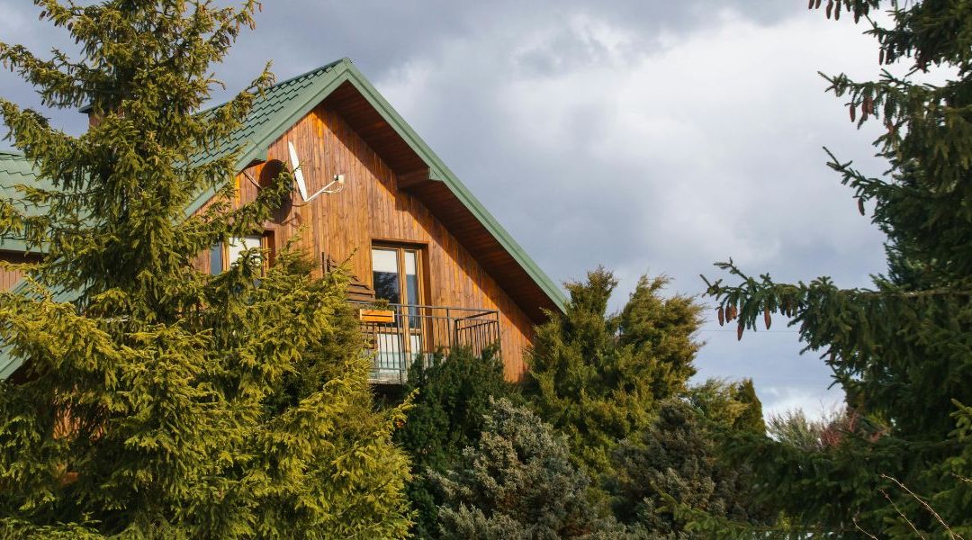 L’Entretien Régulier pour une Maison en Bois : Quand et Comment le Faire