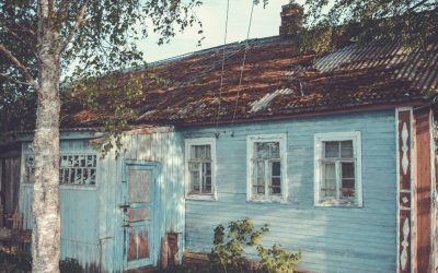 Transformation d’une Maison Ancienne en Bois : Rénovation et Modernisation